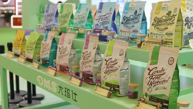 从开创到引领 大玛仕高端鸭肉梨狗粮荣获全国销量领先地位认证