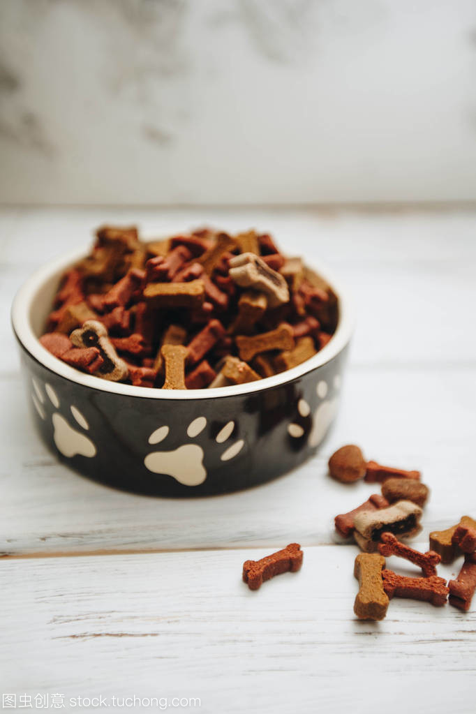 一碗狗食与一袋狗粮 选择背后的思考